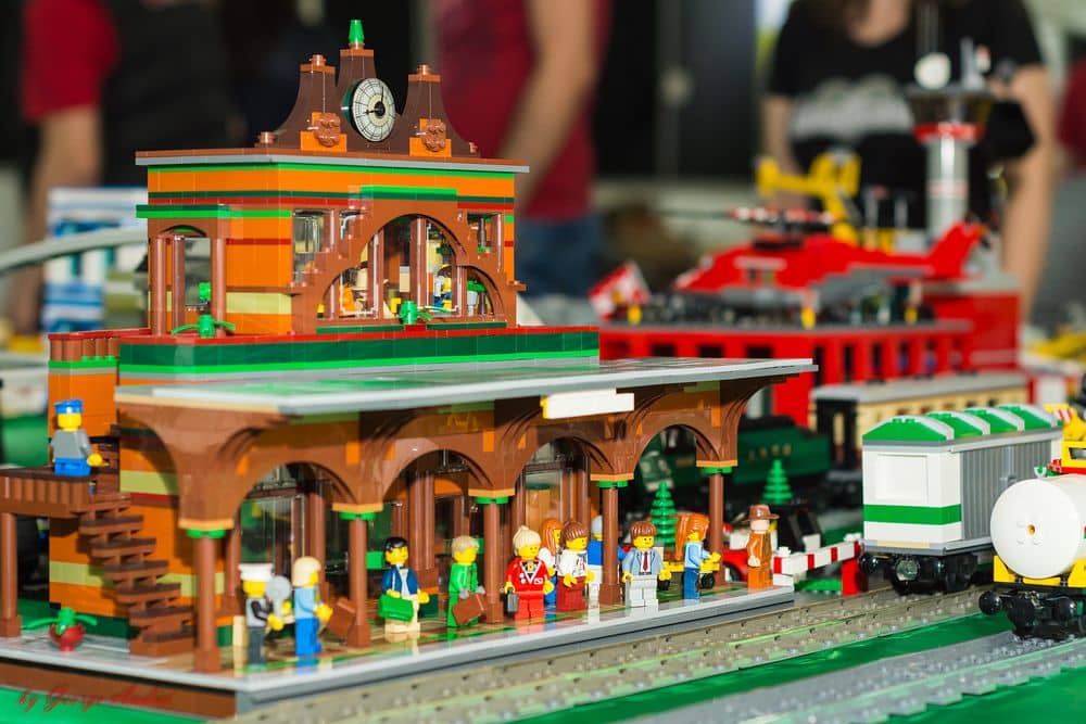 LEGO® MOC by Chyck: Cafeneaua garii